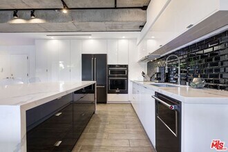 818 N Doheny Dr in West Hollywood, CA - Building Photo - Building Photo