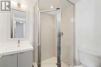 7-2807 Mabelle Ave in Toronto, ON - Building Photo - Building Photo