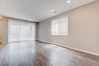 704 Rogue Wave St in Las Vegas, NV - Building Photo - Building Photo