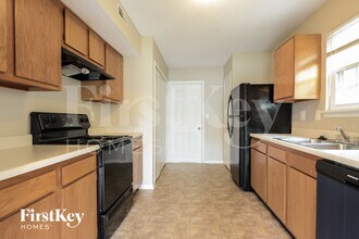 10247 Hornton St in Indianapolis, IN - Foto de edificio - Building Photo