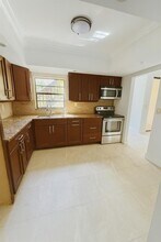 800 NE 199th St in Miami, FL - Building Photo - Building Photo