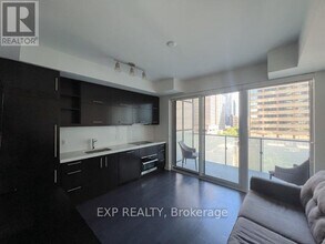 2803-65-665 St Mary St in Toronto, ON - Building Photo - Building Photo