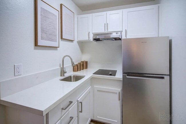 The Laurel at Mountain View (55+) in Mountain View, CA - Foto de edificio - Building Photo