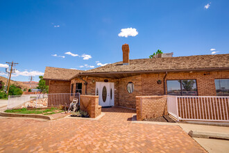 985 W Utah Ave in Hildale, UT - Building Photo - Building Photo