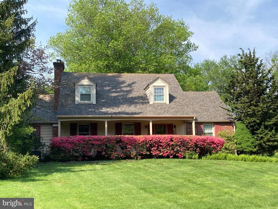820 Pebble Hill Rd in Doylestown, PA - Building Photo