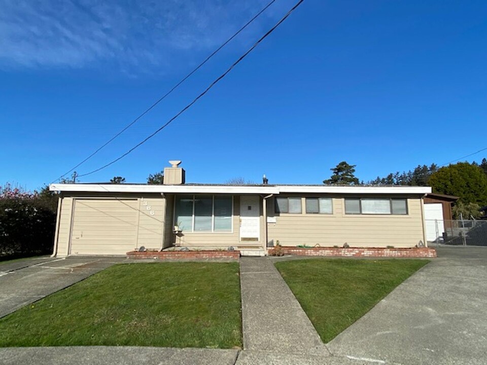 1366 Buttermilk Ct in Arcata, CA - Building Photo