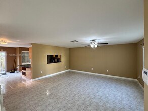 10876 NW 8th St in Pembroke Pines, FL - Building Photo - Building Photo