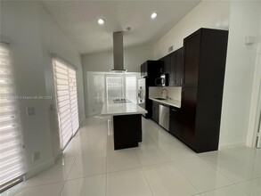 1313 Seagrape Cir in Weston, FL - Building Photo - Building Photo