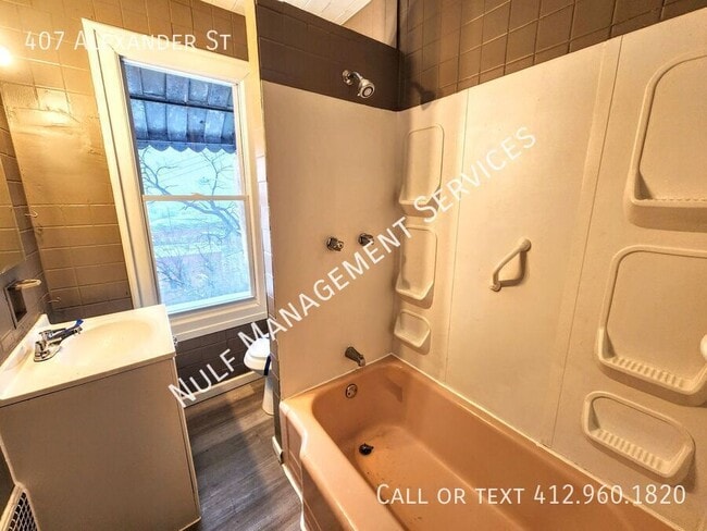 407 Alexander St in Mckees Rocks, PA - Building Photo - Building Photo