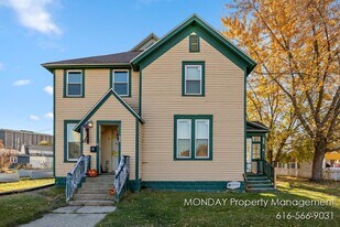 263 W Muskegon Ave in Muskegon, MI - Building Photo