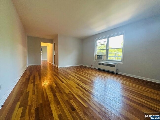 2330 Linwood Ave, Unit 5C in Fort Lee, NJ - Building Photo - Building Photo