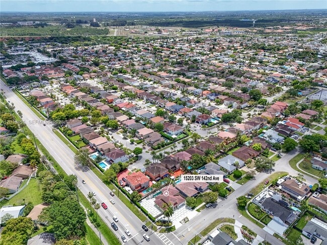 15203 SW 142nd Ave in Miami, FL - Building Photo - Building Photo