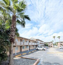 411 N Halifax Ave in Daytona Beach, FL - Building Photo - Building Photo