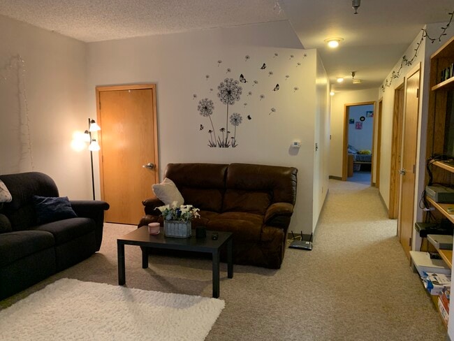 244 Hyland in Ames, IA - Foto de edificio - Building Photo