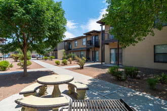 Mountain Vista Apartment Homes in El Paso, TX - Foto de edificio - Building Photo