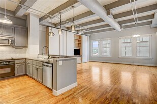 1120 Texas St in Houston, TX - Building Photo