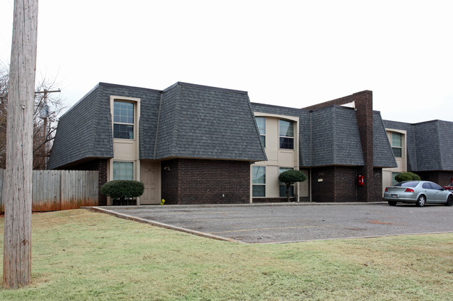 Nichols Hills Townhomes in Oklahoma City, OK - Building Photo - Building Photo