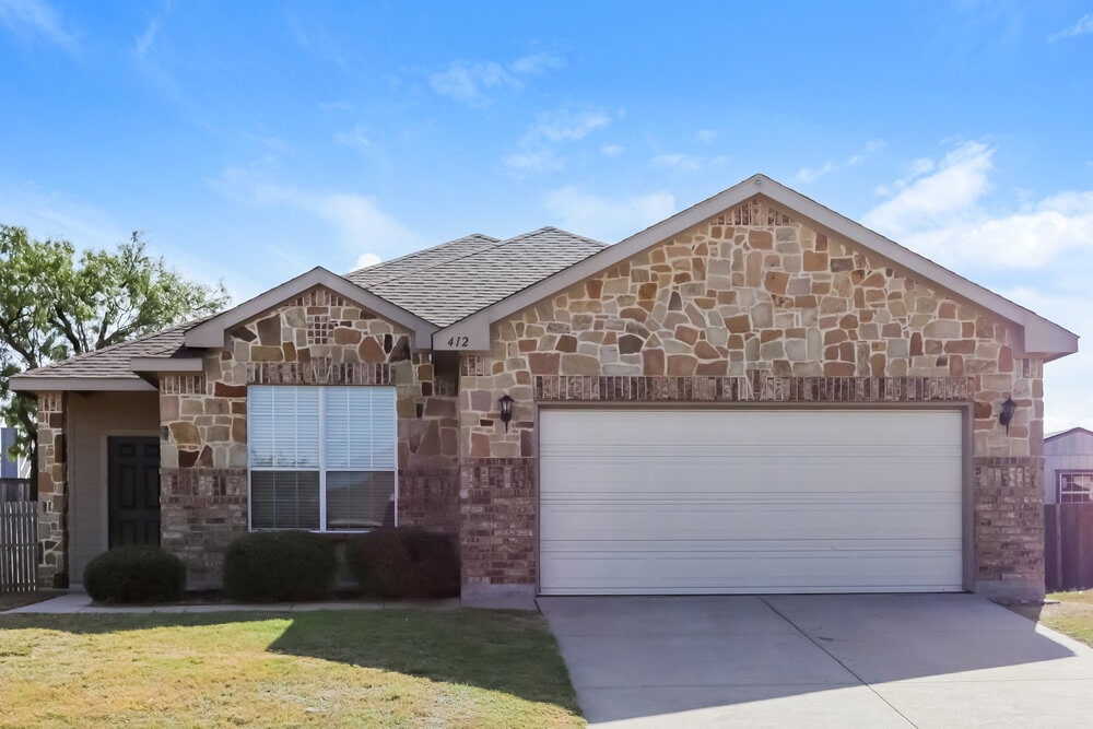 412 San Lucas Dr in Crowley, TX - Building Photo