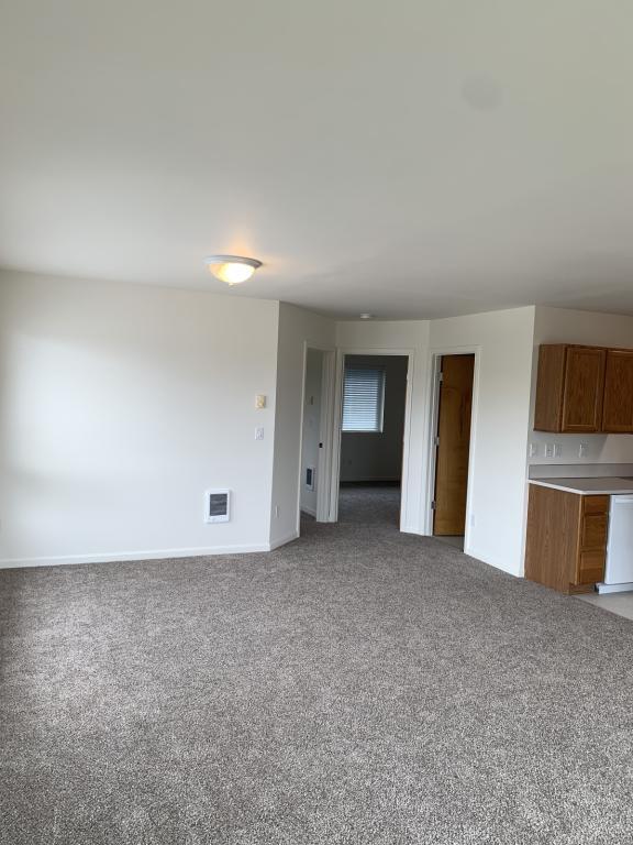 231 NW 3rd St in Newport, OR - Building Photo - Building Photo