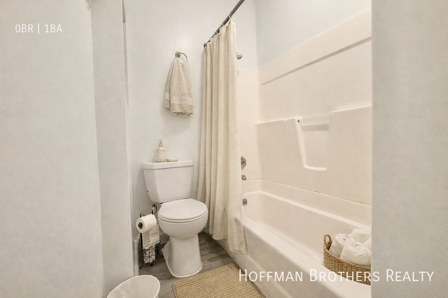 1420 Flower St, Unit 2 in Los Angeles, CA - Foto de edificio - Building Photo