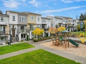 14627 36th Ct NE in Lake Forest Park, WA - Building Photo - Building Photo