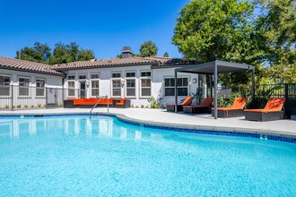 Canyon Crest in Riverside, CA - Foto de edificio - Building Photo