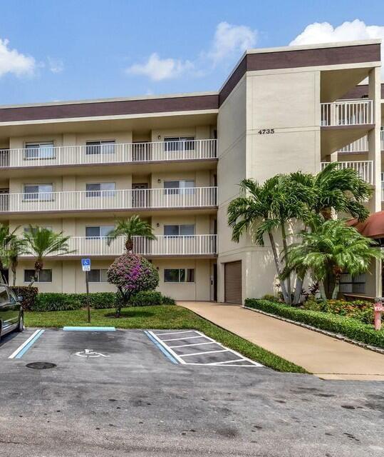 4735 Lucerne Lakes Blvd W in Greenacres, FL - Building Photo