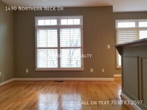 1490 Northern Neck Dr in Vienna, VA - Building Photo - Building Photo