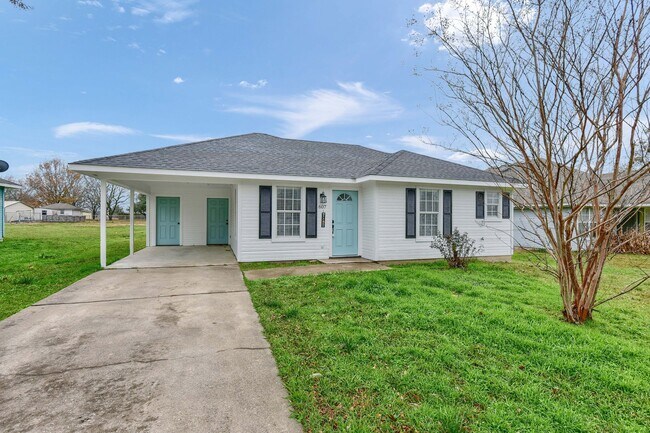 607 Oldham St in Bonham, TX - Building Photo - Building Photo