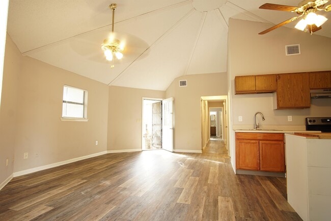 property at 1912 Hubbard St