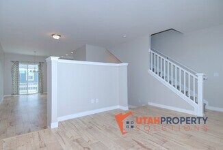 1030 W Painted Horse Ln in Bluffdale, UT - Building Photo - Building Photo