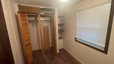 2342 E 13th St, Unit Unit A in Des Moines, IA - Building Photo - Building Photo