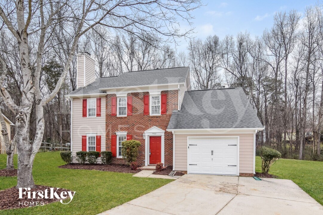 7402 Claymont Dr in Charlotte, NC - Building Photo