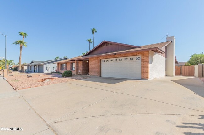 215 E Helena Dr in Phoenix, AZ - Building Photo - Building Photo