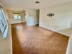 7023 SW 2nd St-Unit -7023 SW 2nd St # 1 in Miami, FL - Building Photo - Building Photo