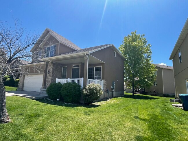 466 E Apple Grove Ln in Pleasant Grove, UT - Building Photo - Building Photo