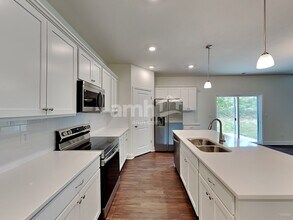 1240 Hill Rd N in Pickerington, OH - Building Photo - Building Photo