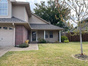 7740 Western Oaks Dr in North Richland Hills, TX - Building Photo - Building Photo