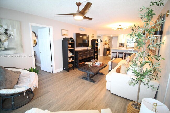 7370 S Ocean Dr in Jensen Beach, FL - Building Photo - Building Photo