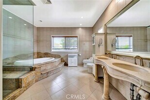 16707 Moorpark St in Los Angeles, CA - Building Photo