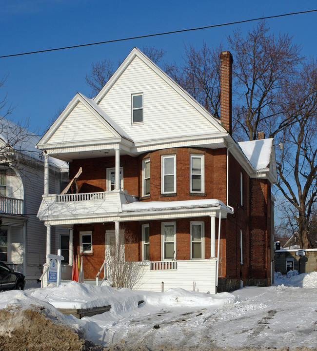 1379 Union St in Schenectady, NY - Building Photo