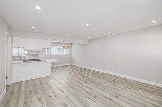 1308 Agate St in Redondo Beach, CA - Building Photo - Interior Photo