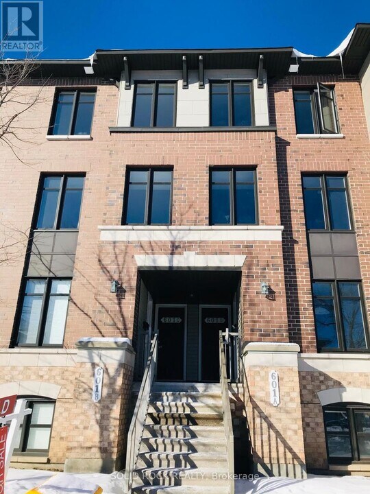 601 Chapman Mills Dr in Ottawa, ON - Building Photo