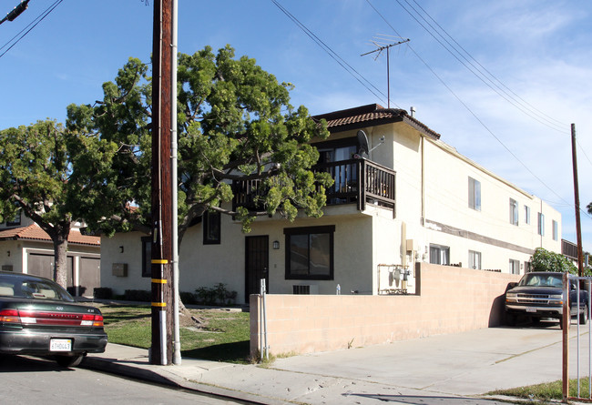 21806 Hawaiian Ave in Hawaiian Gardens, CA - Building Photo - Building Photo