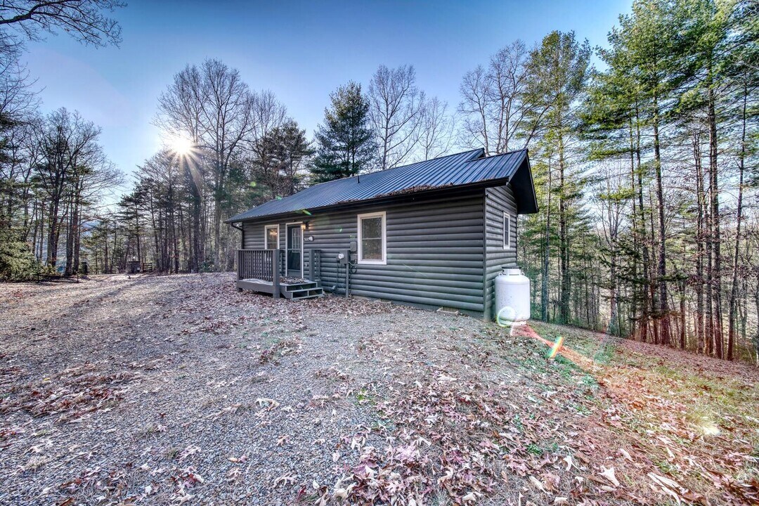 238 Teakwood Trail in Murphy, NC - Building Photo