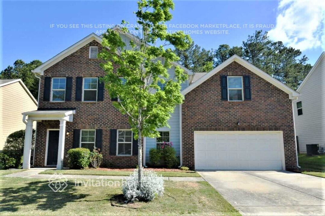 4072 Oak Field Dr in Loganville, GA - Building Photo