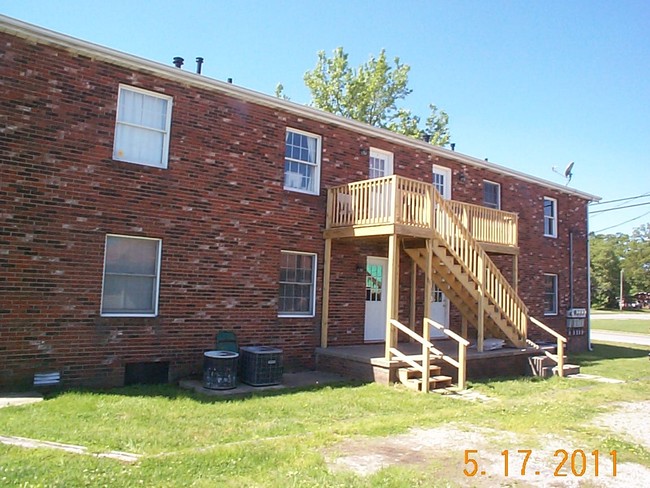 112 W Matthew St in Sesser, IL - Building Photo - Building Photo