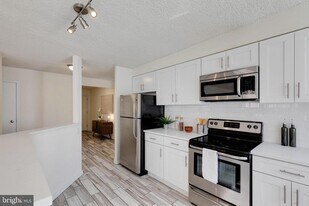 241 S 6th St in Philadelphia, PA - Building Photo