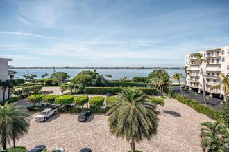 3250 S Ocean Blvd in Palm Beach, FL - Building Photo - Building Photo