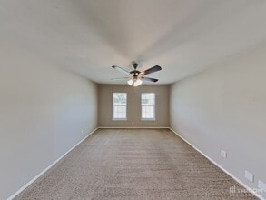 220 Revere Dr in Fort Worth, TX - Foto de edificio - Building Photo
